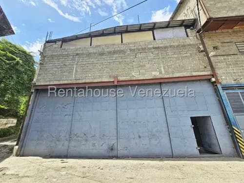 A La Venta Excelente Galpón En La Yaguara 1300 Mts, 2 Ascensores, 2 Baños, 2 Depósitos, 2 Oficinas Amplias, 1 Sala De Reuniones Fácil Acceso A La Autopista, Avenida Muy Transitada. Instala