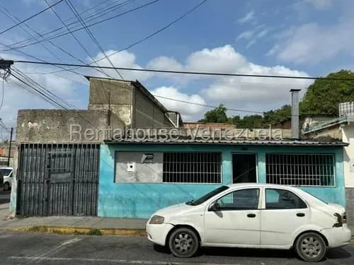 María Valera Vende Cómoda Casa Al Este De Barquisimeto, Para Remodealr A Tu Gusto, Permite Proyectar Un Diseño Moderno Y Funcional.