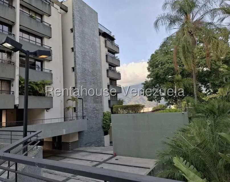 Apartamento (Duplex) en Alquiler en Colinas de Bello Monte, Distrito Metropolitano