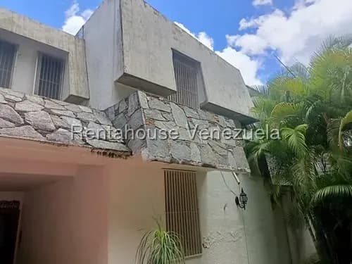 Quinta En Venta Ubicada En Urbanización Exclusiva De Caracas Con Vista Vista Privilegiada Al Avila En Colinas De Santa Monica Mls #26-4657