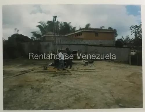 En Venta Amplio Terreno Plano En Exclusiva Zona De La Lagunita. Belkis 26-11996