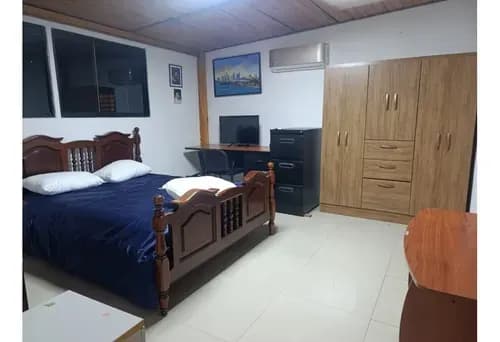 Alquilo Apartamento 120m2, 2h+ Estudio /2e Urb La Floresta 8358