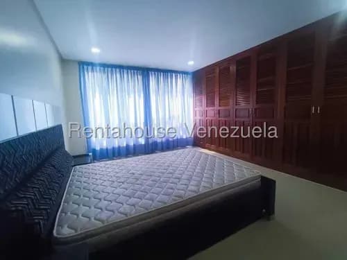 Apartamento En Alquiler Con Piscina Y Cancha De Tenis En Altamira #26-20185
