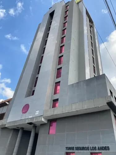 Johana Lazaro Alquila Oficina En Torre Seguros Los Andes Cerca De La Avenida Bolívar . Área De 62 Metros Cuadrados **solo Clientes**