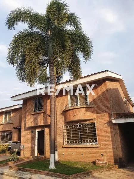 Hermoso Town House en Alquiler en Guataparo