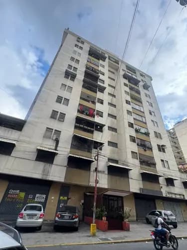Venta De Apartamento En La Av. Fuerzas Armadas De 3 Habitaciones 2 Baños Y 198m2