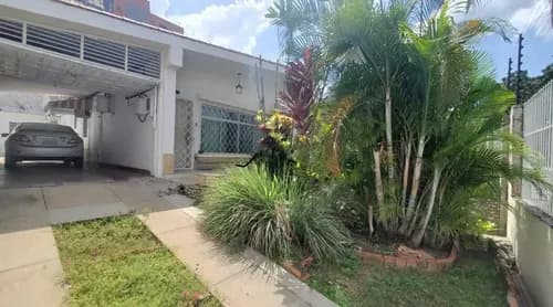 Casa En Zona Comercial De La Urb. La Viña. Plc-1153
