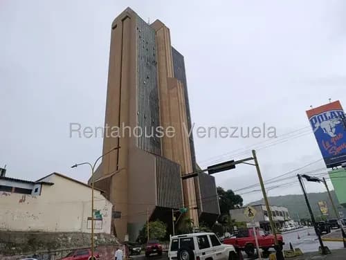 Oficina Ubicada En El Centro De Valencia, En Plena Avenida Cedeã±o, Torre Empresarial, Hermosa Vista A La Ciudad, Un Baã±o Y Un Puesto De Estacionamiento. Ven A Conocerla.