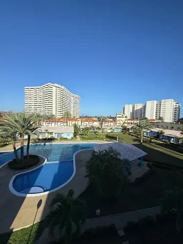 Impecable Apartamento A Pasos De La Playa Y Del Centro C Más Or Menos, Cuenta Con Una Terraza En Su Nivel De Arriba De 63 M2 Con Vista A La Piscina Y A Todo Ese Entorno Marino. Mas