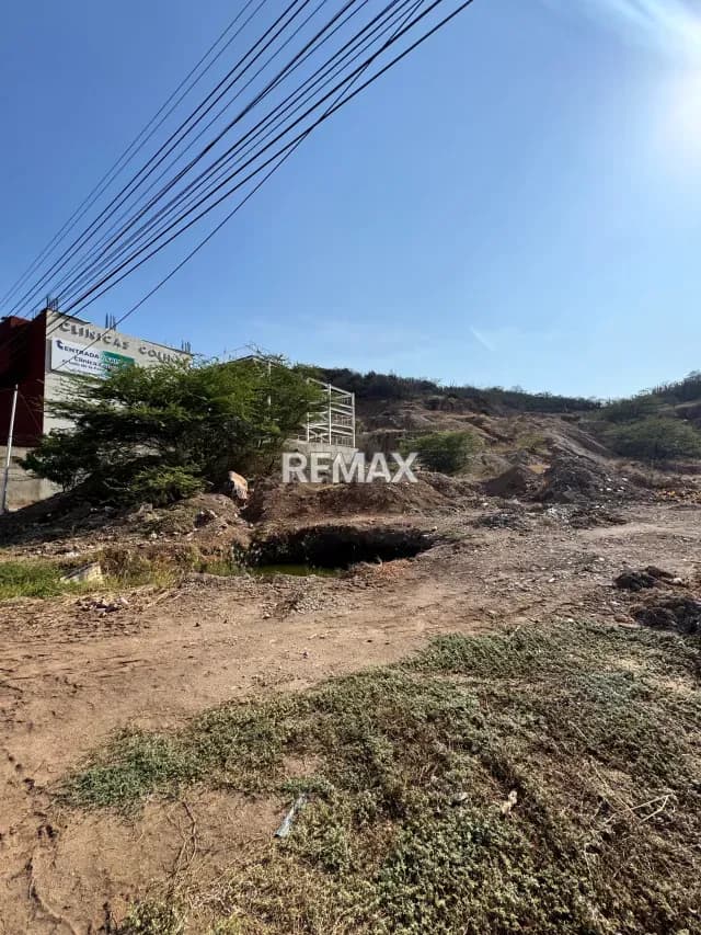 Se Vende Parcela de Terreno en la Av guzman Lander sector Colinas del Neveri Barcelona