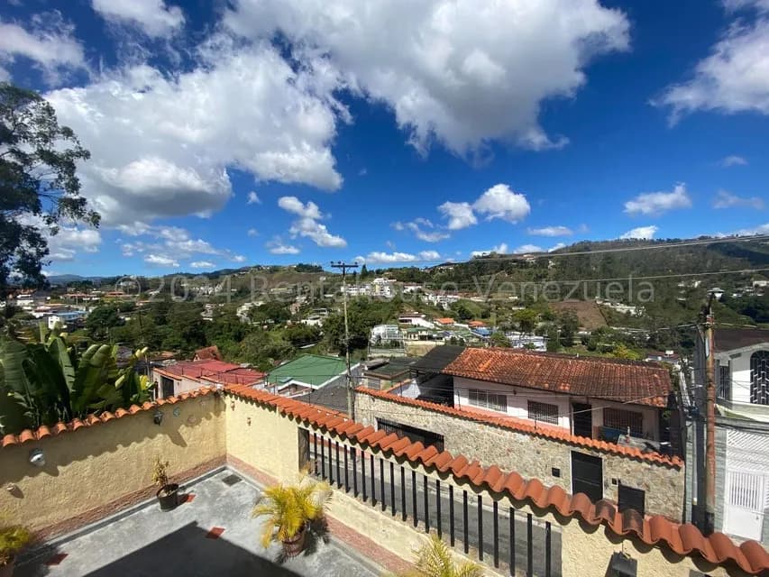Casa (Contemporaneo) en Venta en Colinas de Carrizal, Miranda