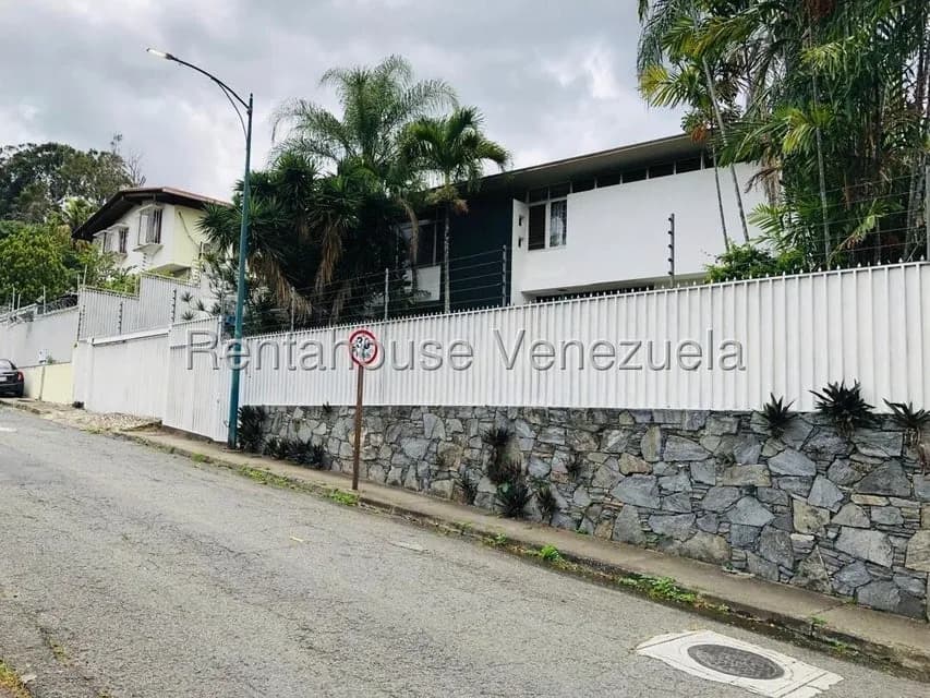 Casa (Multipes Niveles) en Venta en Prados del Este, Distrito Metropolitano