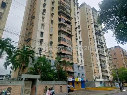 Zona Centro Maracay Venta De Bello Y Amplio Apartamento Llame Y Conversemos Gbf 26-21607