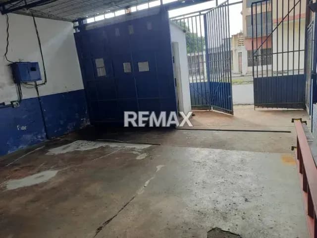 Disponible para alquiler local comercial para talleres zona de Acarigua