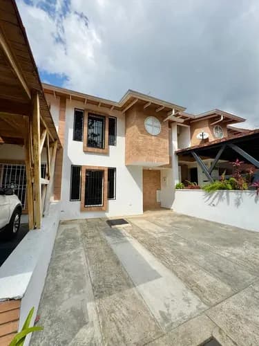 Casa Moderna En Venta Urb Terrazas De Pirineos Gc
