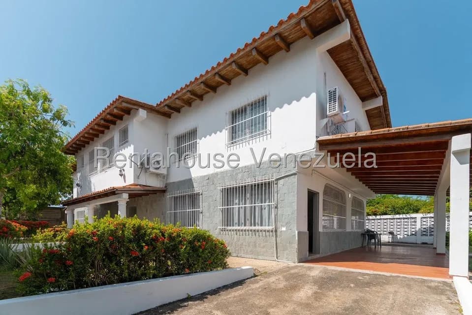 Casa (Duplex) en Venta en Ciudad Balneario Higuerote, Miranda