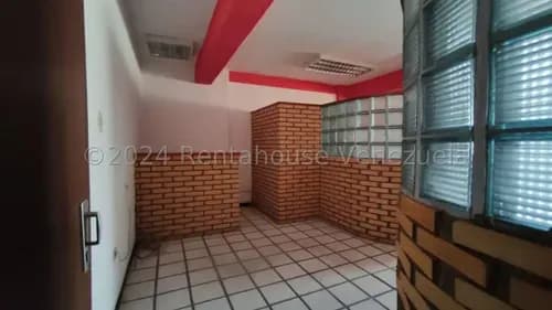 Raíza Suárez Vende 2 6 1 0 9 5 9 Oficina De 64 M2, 1 Baño, Área De Depósito, Diseñada E Integrada Para Combinar Funcionalidad Con Estilo, Centro Barquisimeto