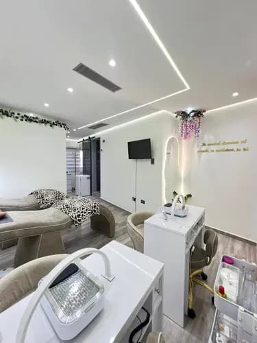 Yt Oficina Y Punto Comercial De Espectacular Spa Integral, Remodelado
