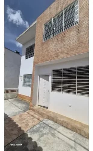 En Venta Townhouse Urb Altos Del Pinar Carrizal Altos Mirandinos