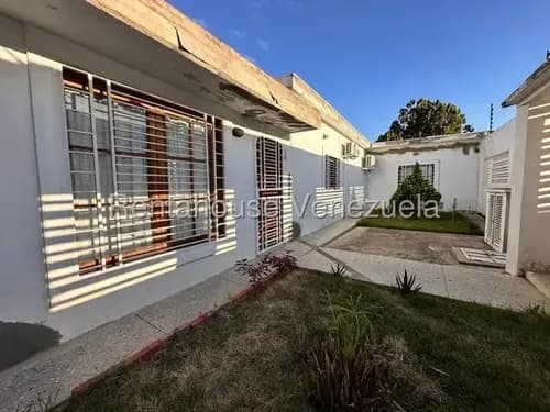 Iris Marín Vende Bella Casa Sobre Terreno De 419 Mts Ubicada En Zona Centro Oeste De Barquisimeto Cerca Av Rotaria