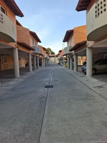 Hermoso Townhouse De Oportunidad En Mañongo Remodelado Con Bellas Áreas Sociales Planta 100% Pozo En Mañongo Excelente Ubicación