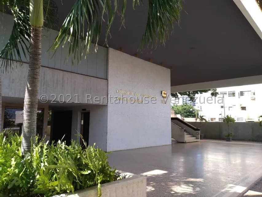 Comercial (Oficina) en Alquiler en Avenida El Milagro, Zulia