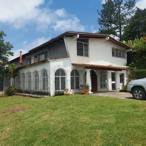 Casa De 300 Mts Dé Construcción 4 Hab 4 Baños 15 Puestos