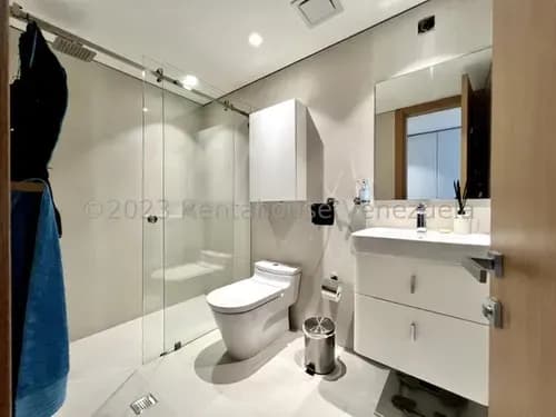 Apartamento De Alta Gama Ubicado En Campo Alegre Ravv