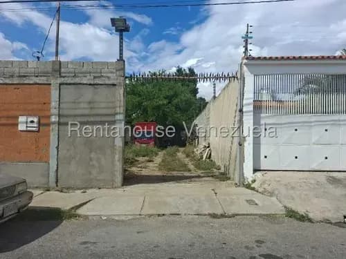 En Venta Espacioso Local Comercial En Centro De Barquisimeto, A Pie De Calle, Documentos Listo. Héctor Malavé, Cód. 26-10665