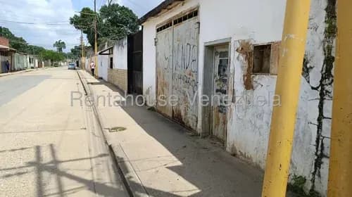 Alquila Local Comercial En La Avenida Principal 9 De Mayo En El Socorro, 163 Metros De Construccion Y 645 Metros De Terreno, Ideal Para Taller De Herreria, Taller De Pintura O Mecanica En General.