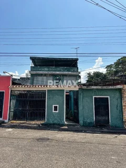 En Venta Casa de vieja data en Barrio Obrero carrera 16 entre calles 8 y 9 diagonal al Cuartel Bolívar