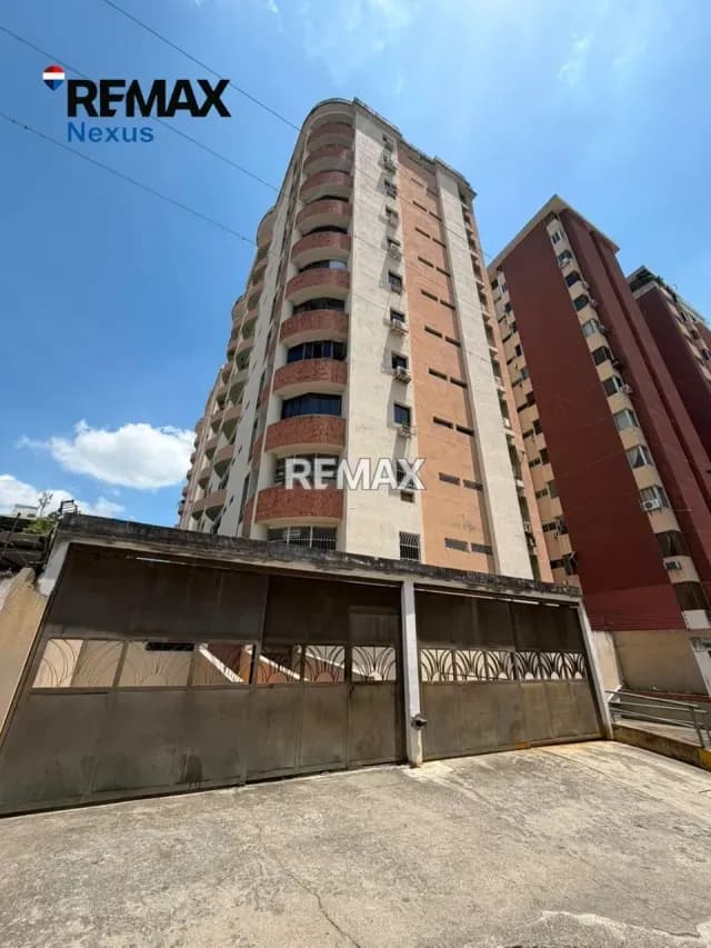 APARTAMENTO EN VENTA, UBICADO EN LAS ACASIAS EDIFICIO PARADISE GARDEN SEMI AMOBLADO,EQUIPADO Y ACTUALIZADO