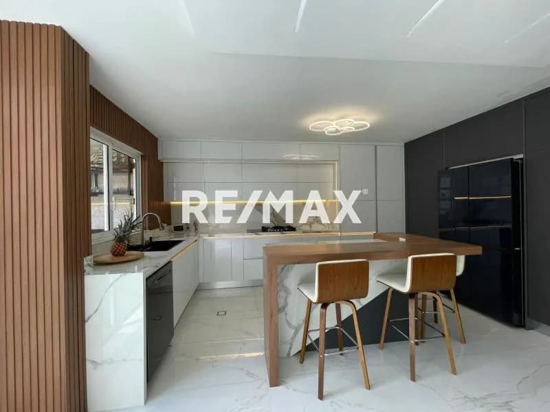 Townhouse en VENTA Terrazas del Camoruco, Urb. Valles de Camoruco, Valencia.