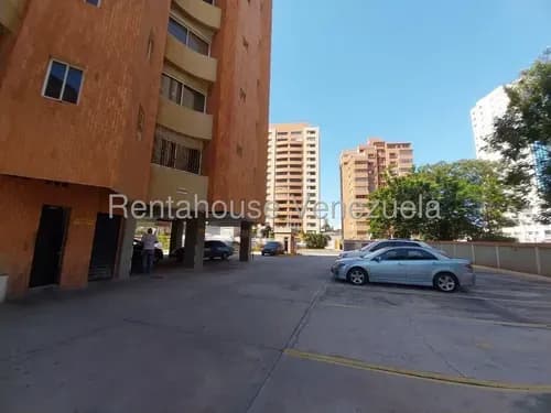 #26-11530. Apartamento Exclusivo En Av El Milagro, Edificio Con Palnta Electrica Para Areas Externa , El Apartamento Posee 2 Habitaciones, 2 Ba;os , 2 Puestos De Estacionamiento. LG