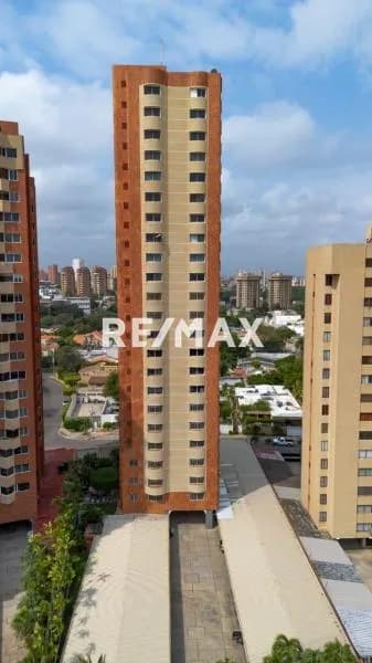 VENDE APTO EN MARCO POLO DE DOS NIVELES