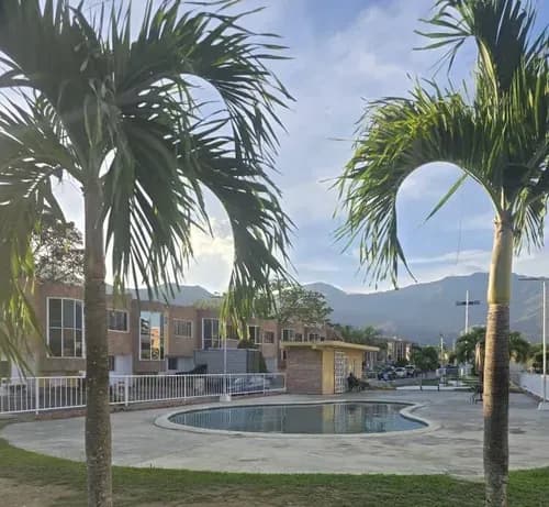 Annic Coronado Vende Bello Townhouse En San Diego Totalmente Remodelado Cód. 326017