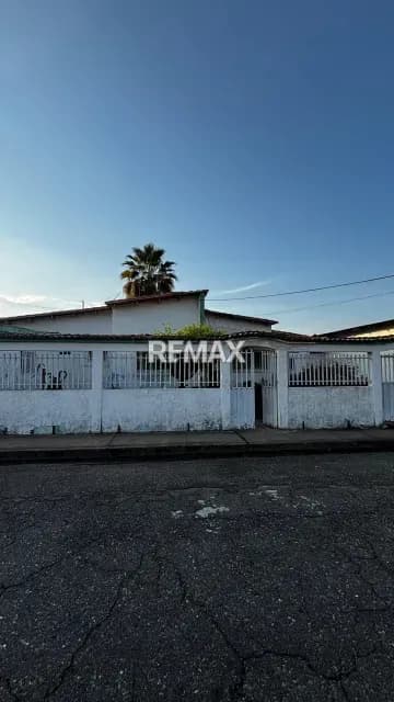En Venta Casa-Quinta con Local Comercial, ubicada en Guanare, Carrera 9, entre calles 10 y 11, Guanare, Portuguesa, Venezuela
