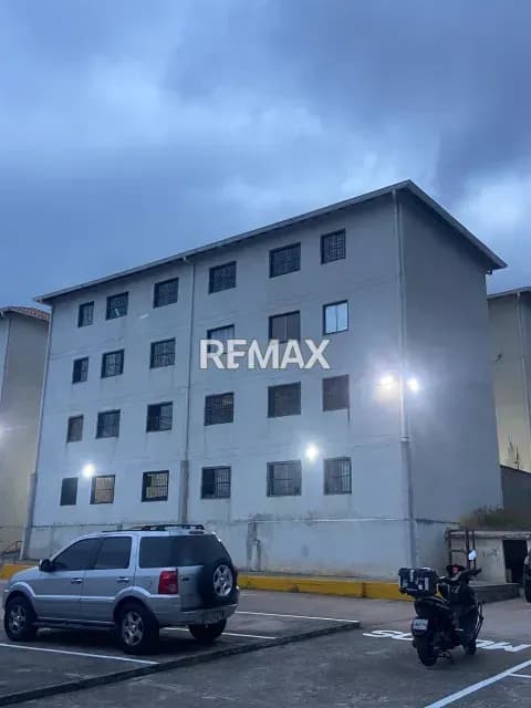 En VENTA Apartamento PLANTA BAJA Villa Granadina, Av. ULA