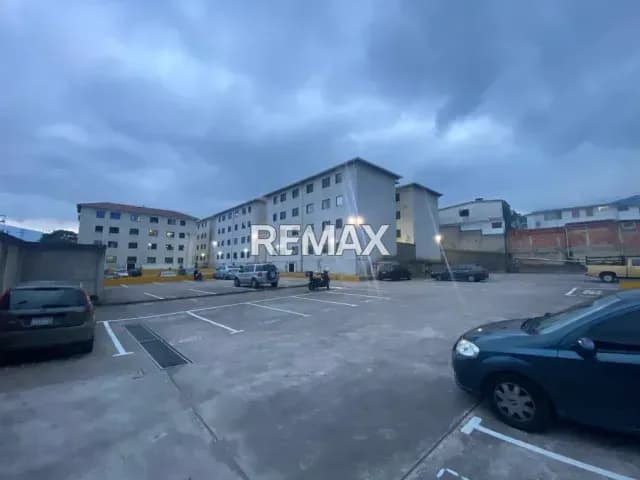 En VENTA Apartamento PLANTA BAJA Villa Granadina, Av. ULA