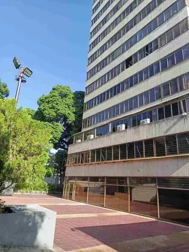 Oficina / En Venta /amoblada / Torre 18- La Campiña /58,50 M2 / 1 B /1 Pe