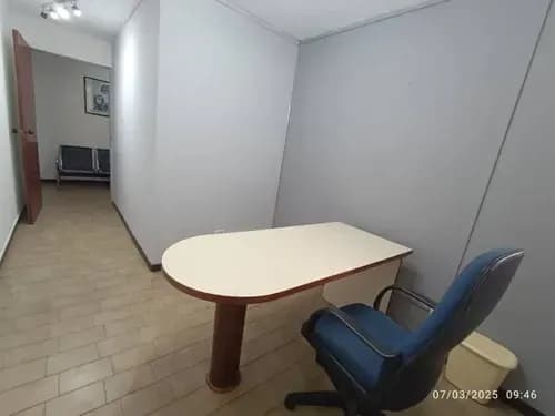 Se Alquila /cubículo/chacao /17mts2