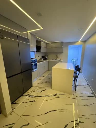Esta Espectacular Y Moderno Tom House De Tres Pisos Está Totalmente Moderno Y Amoblado Posee Cuatro Baños Cinco Habitaciones Y Queda Totalmente Amueblado Tiene Tres Puestos De Estacionamiento