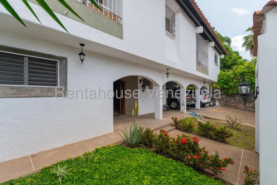 Casa (Multipes Niveles) en Venta en Prados del Este, Distrito Metropolitano