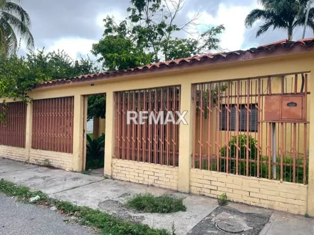 En Venta Amplia Casa con excelente Potencial en Cabudare La Mata