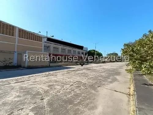 Galpón Industrial En Venta Inm En El Corazón De Zona Ind El Nepe. Su Ubicación Privilegiada Y Fácil Acceso A Vías Principales Es Estratégico Para Cualquier Empresa. Conjunto De 5 Galpones. Guacara