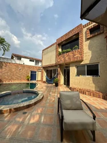 Casa Con Piscina Jacuzzi Y Planta 100% En Altos De Guataparo
