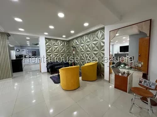 Casa En Venta. Urb. El Paraiso . 25-8509 Neyla Cedeño.