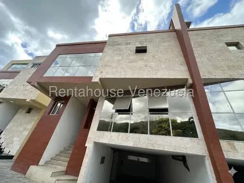 Asg Esplendido Towhnhouse En Venta En Urb La Floresta Maracay Obra Gris 26-20532