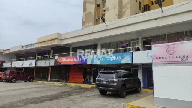Alquiler de Local Comercial en Centro Comercial Torre 8 Av 8 Santa Rita con calle 66AMaracaibo Zulia