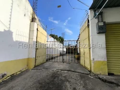 En San Blas Galpon En Venta Ubicado En Valencia Carabobo Codigo 25-10306 Eloisa Mejia